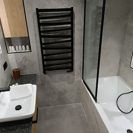 3 Maja 4 *